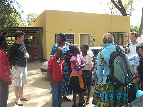 The children arriving at the guesthouse.