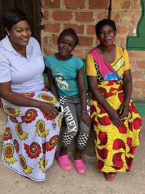 Esnat, one of the grade 4 girls chosen to enter the private school Twaabo in January to start grade 5, came with her mom today. Theresa explained the program to Esnat’s mom. “It’s a good idea,” her mom exclaimed!